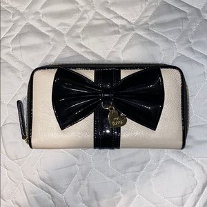 Betsey Johnson wallet ❤️